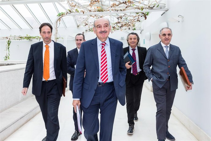 Mazón presenta en el Parlamento su presupuesto para 2019