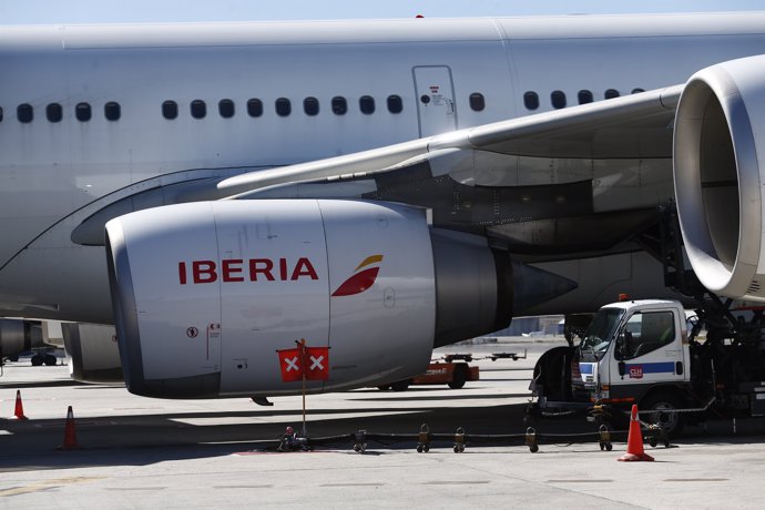 Motor, motores de avión de Iberia en Barajas, reactor, reactores