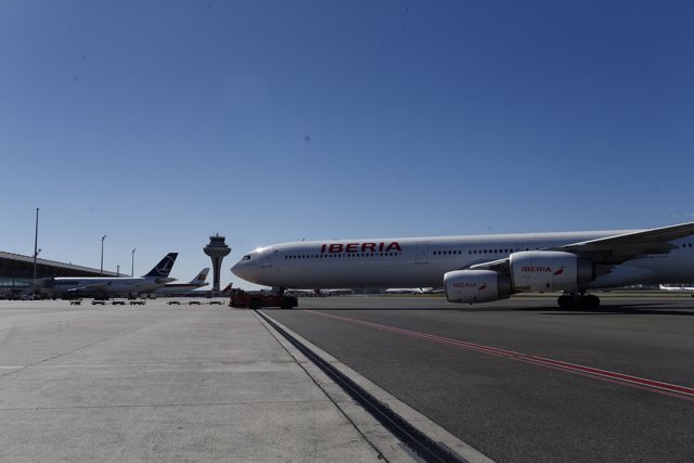 Resultado de imagen de Las aerolÃ­neas piden a Fomento que retome la liberalizaciÃ³n de los servicios de control aÃ©reo