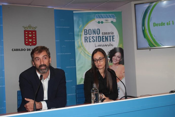 El presidente de Lanzarote, Pedro San Ginés, presentando el Bono Residente