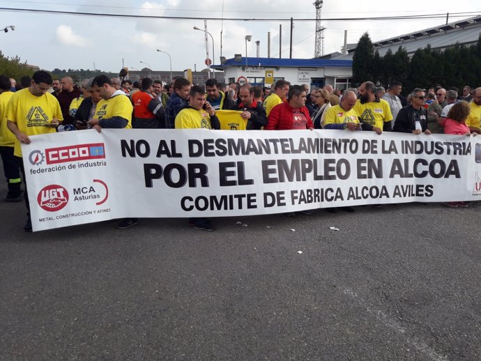 Trabajadores de Alcoa Avilés se manifiestan en contra del cierre de la planta
