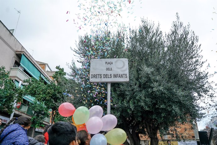 El barrio barcelonés de Trinitat Vella estrena la plaza Drets dels Infants
