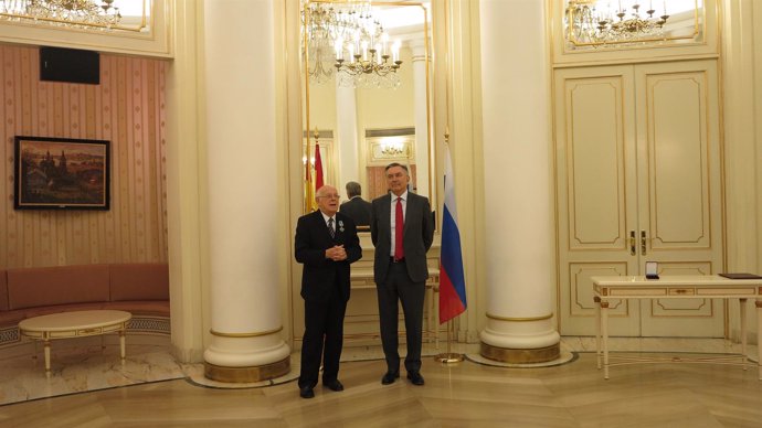El diplomático Eugenio Bregolat, insignia rusa Por la Cooperación Internacional
