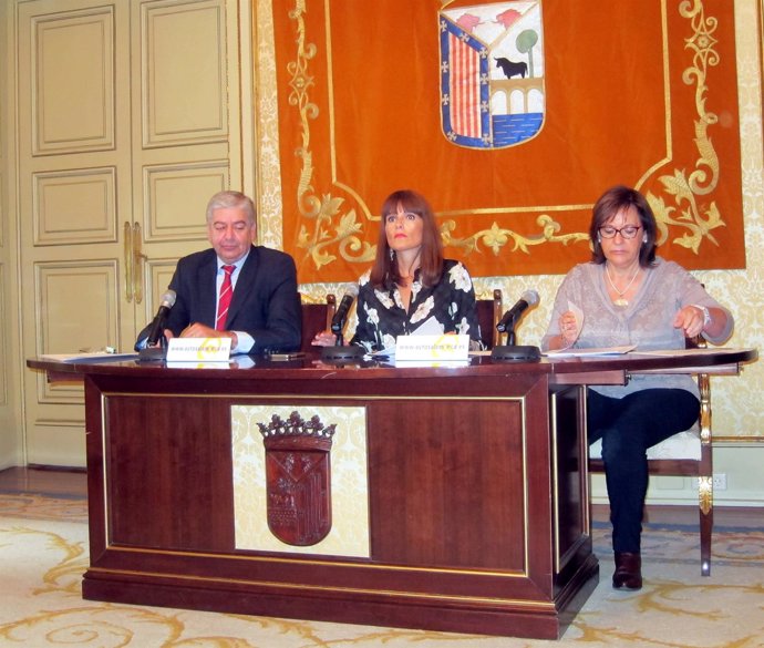 Javier García, Almudena Parrés e Isabel Macías  21-11-2018
