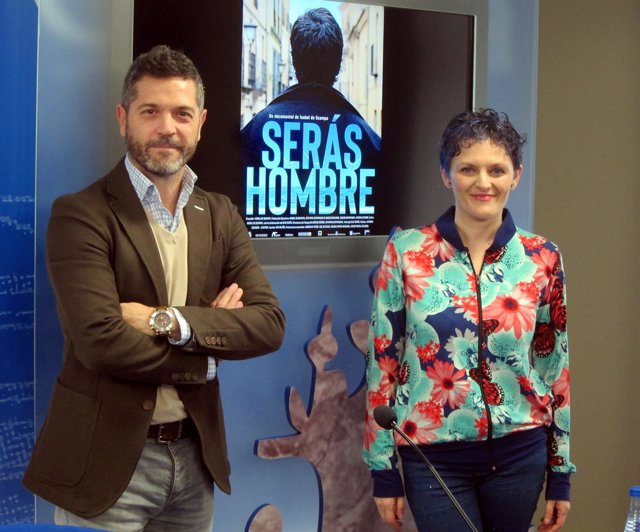 Isabel De Ocampo Junto A Julio López En La Presentación De 'Serás Hombre'