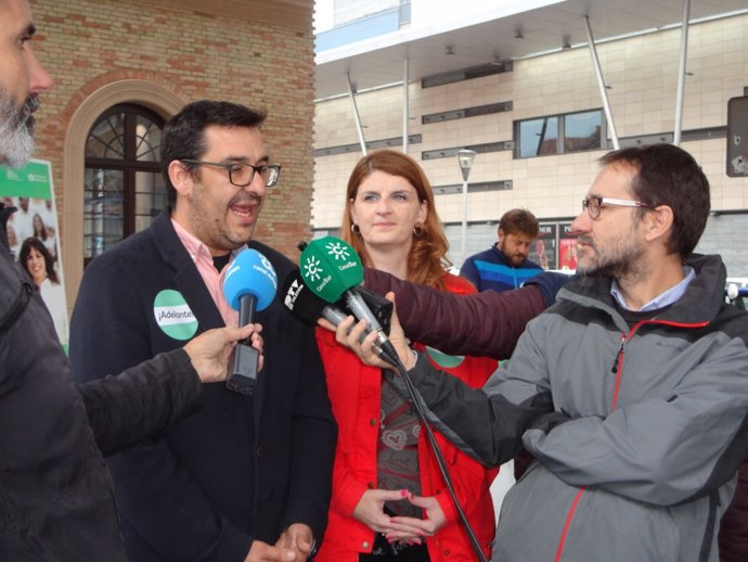 Guzman Ahumada, de Adelante Andalucía por Málaga, atiende a los medios