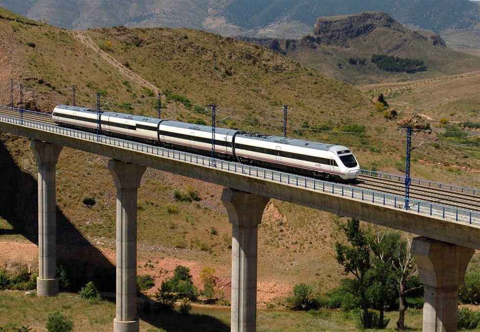 Tren Alvia.                