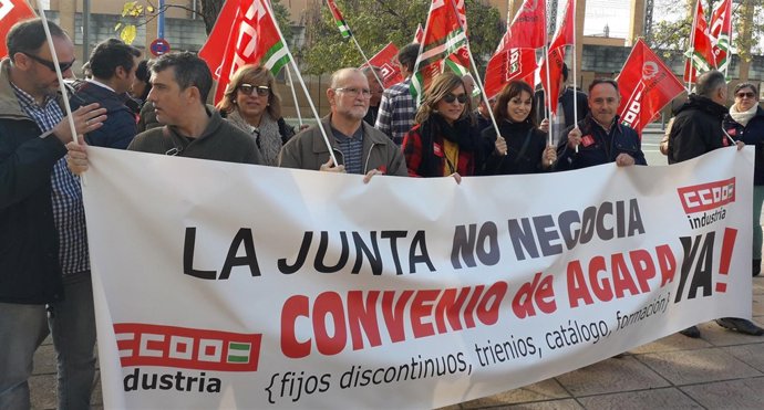 Concentración para reclamar el convenio de la Agapa