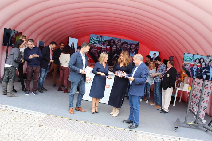 Llopis inaugura el 'Espacio Ciudadano' de Sevilla