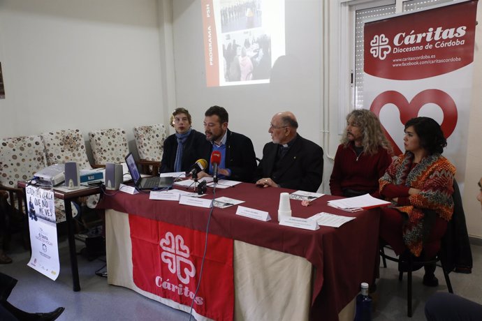 Presentación de los datos por responsables de Cáritas en Córdoba