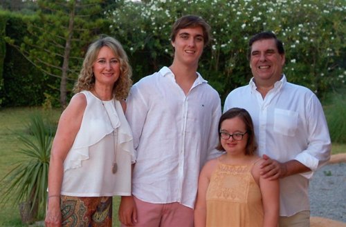 Blanca con sus padres y hermano