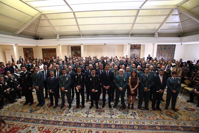 Sánchez preside la entrega de condecoraciones al personal de Seguridad de Presid