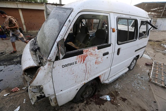 Destrozos tras un ataque cerca del hospital de Al Thawra en Hodeida (Yemen)