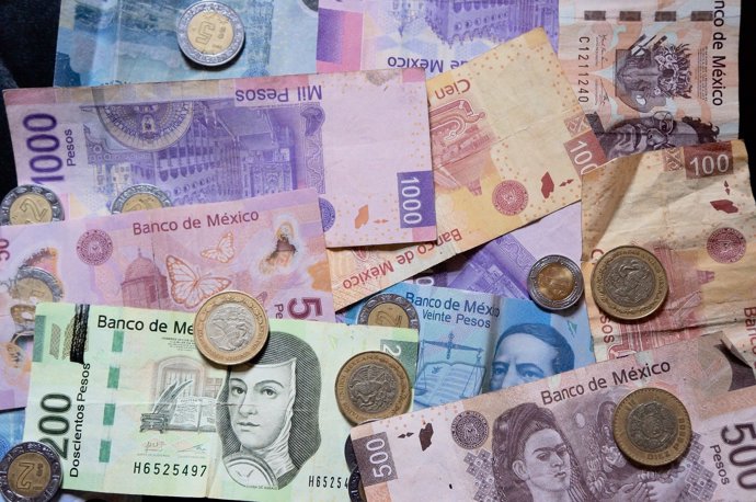 Pesos mexicanos dinero economía México