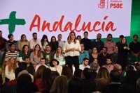 Susana Díaz expresa su apoyo a Borrell y dice que el "odio" no tiene sitio en la democracia: "Ya está bien de crispar"