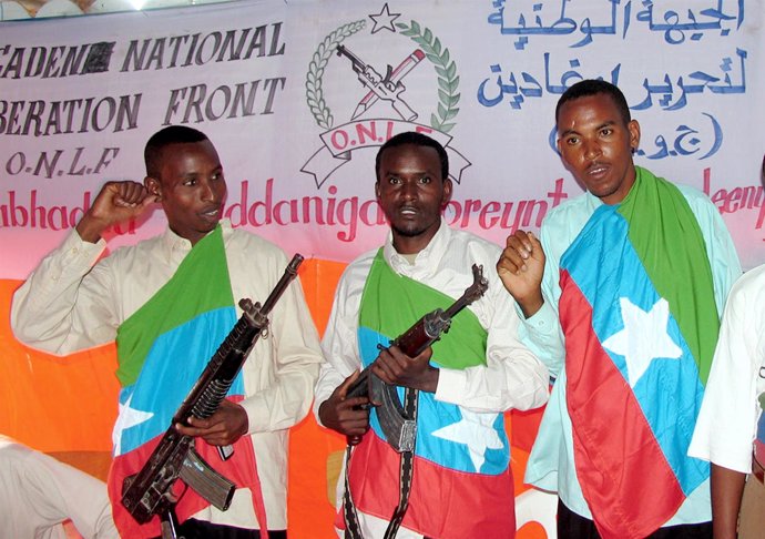 Milicianos del ONLF posan en Mogadiscio