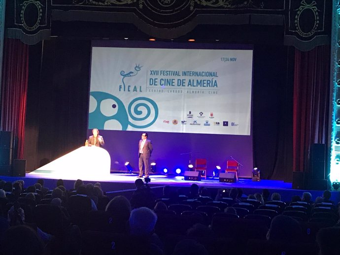 Juan Gabriel García recibe el Premio Asfaan en Gala del Audiovisual Almeriense.