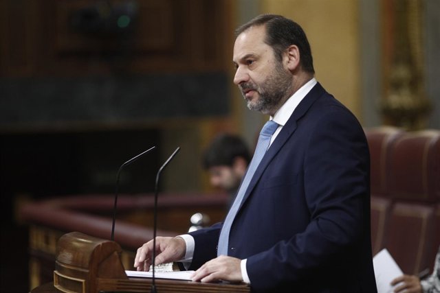 Pleno en el Congreso para debatir la nueva normativa para los vehículos de alqui