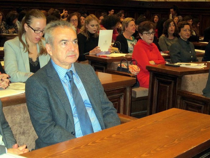 José Luis Graña antes de su intervención sobre violencia ascendente