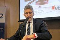 Marlaska espera que en España no tenga auge la extrema derecha, que siembra el odio con la inmigración