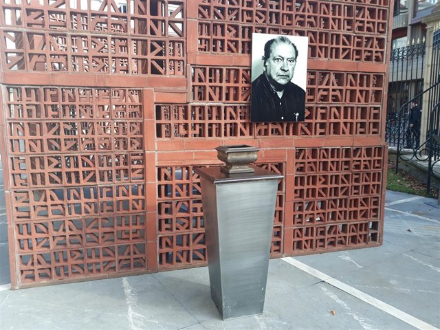 Parlamento Vasco recuerda al parlamentario de HB Santiago Brouard