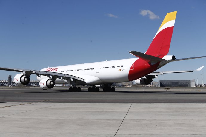 Aeropuerto de Barajas, avión, aviones, hub de Iberia