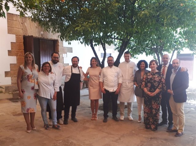 Pedro Sánchez (c) en la presentación del menú degustación de La Laguna.