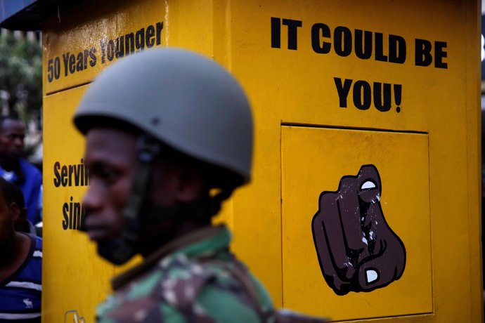 Un policía keniano desplegado durante una protesta opositora (archivo)