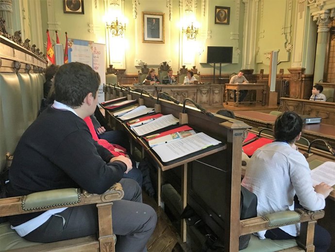 Valladolid.- Un momento del pleno infantil de hoy