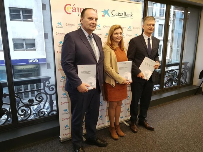 Morata y Costa junto a la autora del estudio