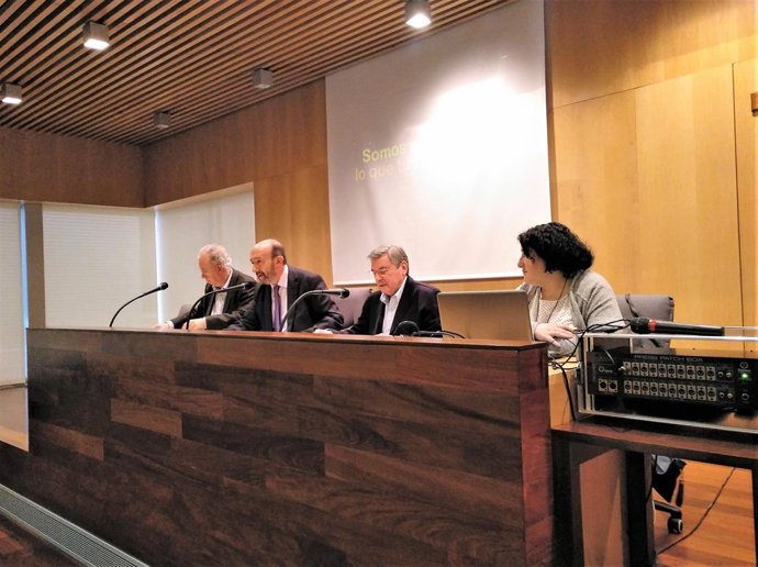 Etayo, Julve y Tello en rueda de prensa este jueves.