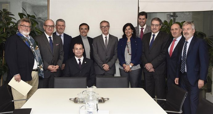 José Guirao y Rienda con la Junta Directiva de la ADESP