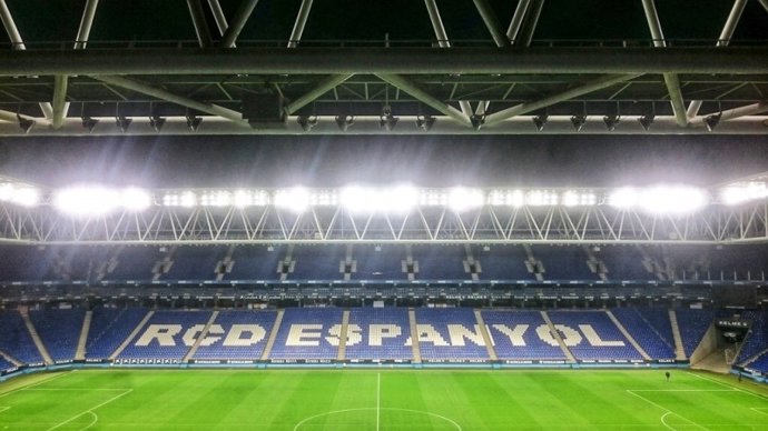El RCDE Stadium, con su nueva iluminación