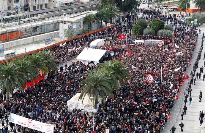 Huelga de trabajadores del sector público en Túnez