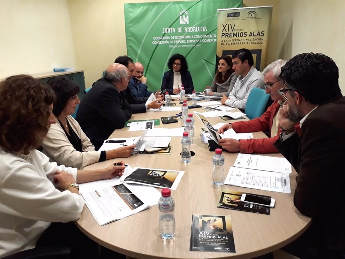 Reunión del jurado de los Premios Alas en la fase provincial de Jaén.