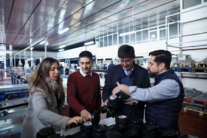 Juan Marín (Cs) visita una empresa en un polígono de Jaén