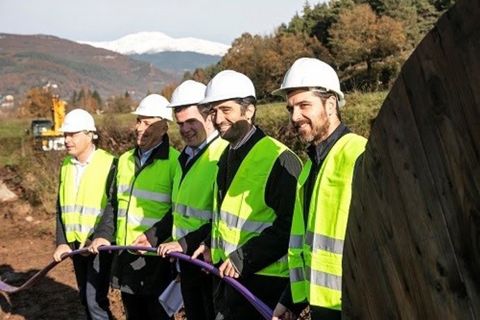 Puigneró visita unes obres de desplegament de la xarxa de fibra òptica