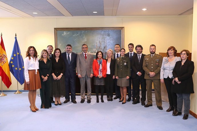La ministra de Defensa, Margarita Robles, en una entrega de premios