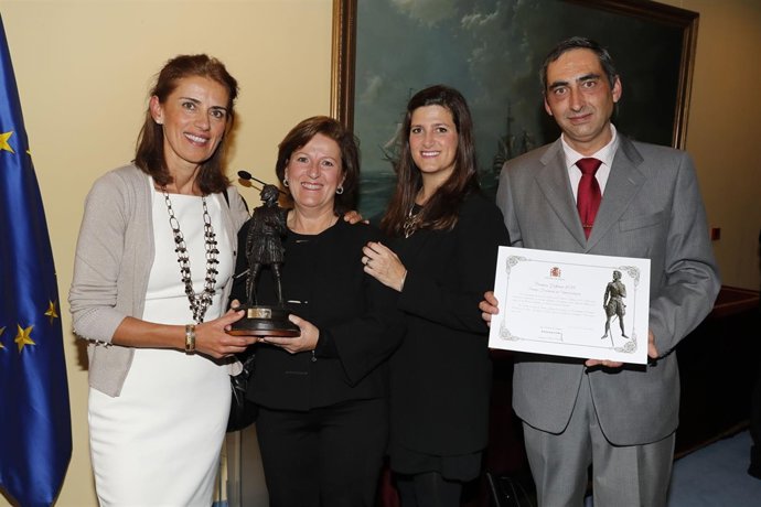 Fundación Unicaja recibe premio colegio fernando de los ríos por proyecto MALI