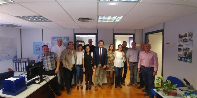 El diputado Antonio Torres con funcionarios de Asistencia a Municipios.