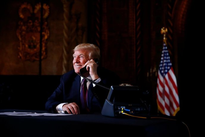 Donald Trump habla con las tropas