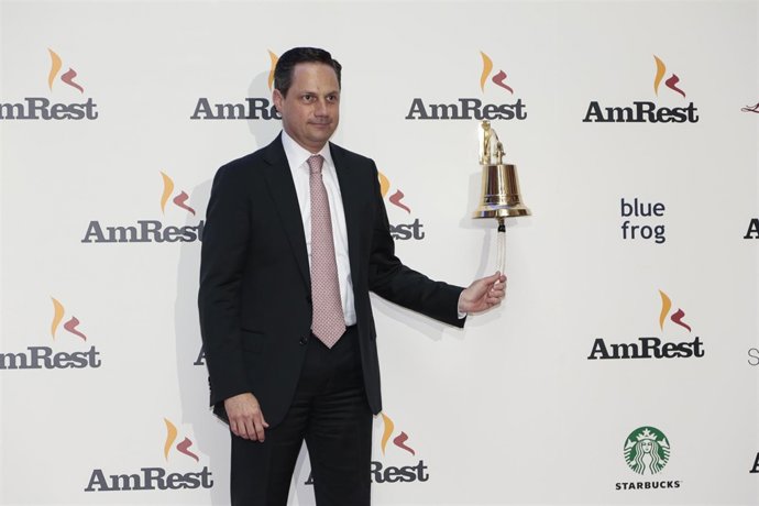 José Parés, presidente de AmRest, en el toque de campana