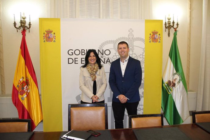 La subdelegada del Gobierno en Granada y el alcalde de Monachil