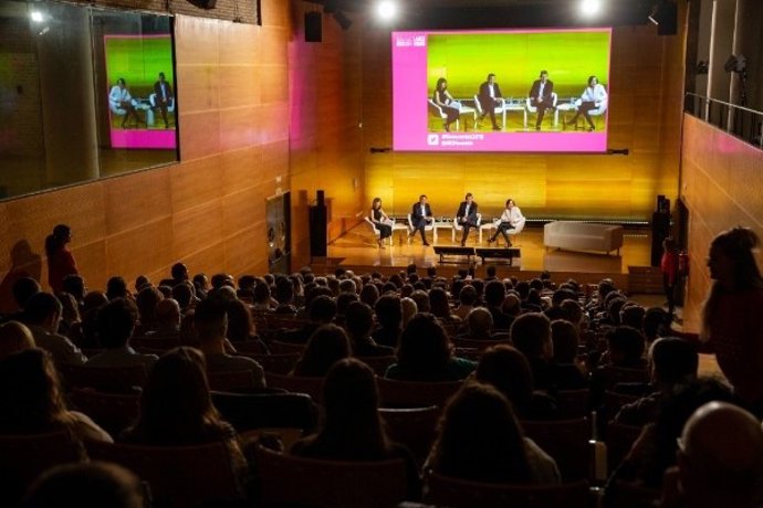 Una de les taules en què els directius han reflexionat sobre la 4RI