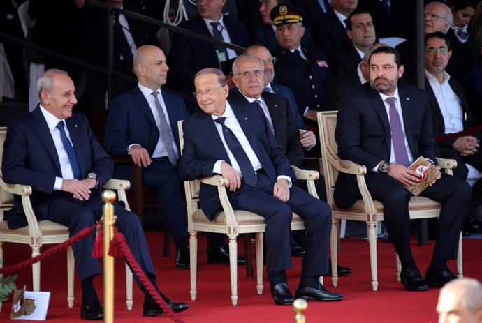 Berri (i), Aoun (c) y Hariri (d) en un acto en Beirut (Líbano)