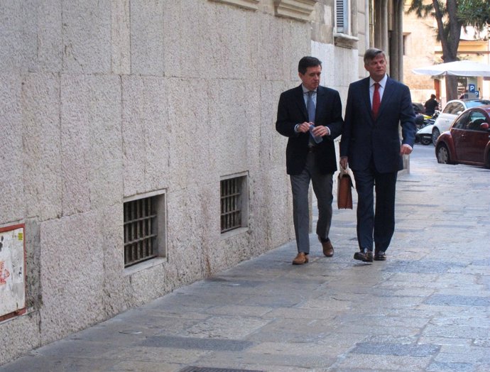 Jaume Matas y su abogado llegando a la Audiencia en una imagen de archivo