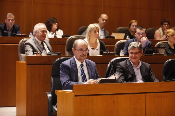Javier Lambán en el pleno de las Cortes