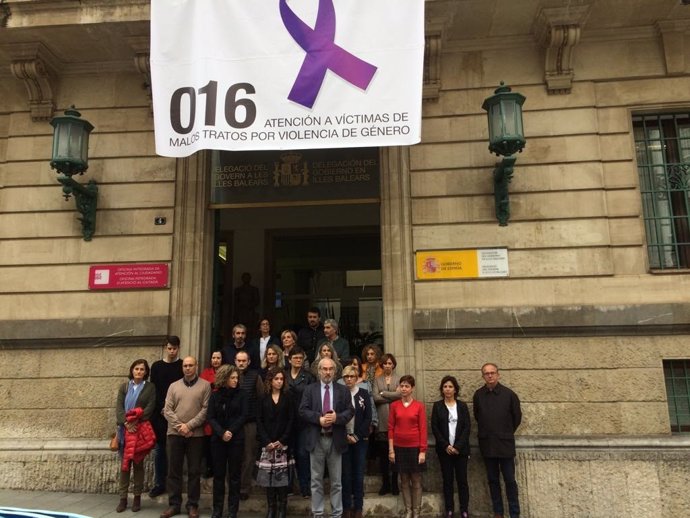 Minuto de silencio en la Delegación del Gobierno en Baleares