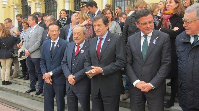 Javier Fernández en el centro.