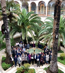 Entrega de libros del IEG a centros de educación permanente